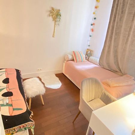 Villa Lepic, Luxury Flat In Montmartre With Private Terrasse-Appartement Entier Париж Экстерьер фото